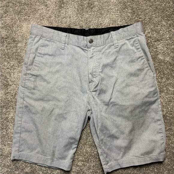 Men’s Gray Volcom Short (W33) - Picture 1 of 8